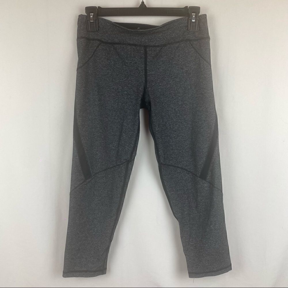 Capri length athletic leggings size small